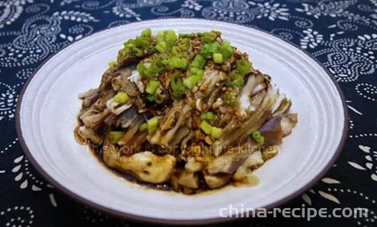 The method of mixing eggplant with sauce