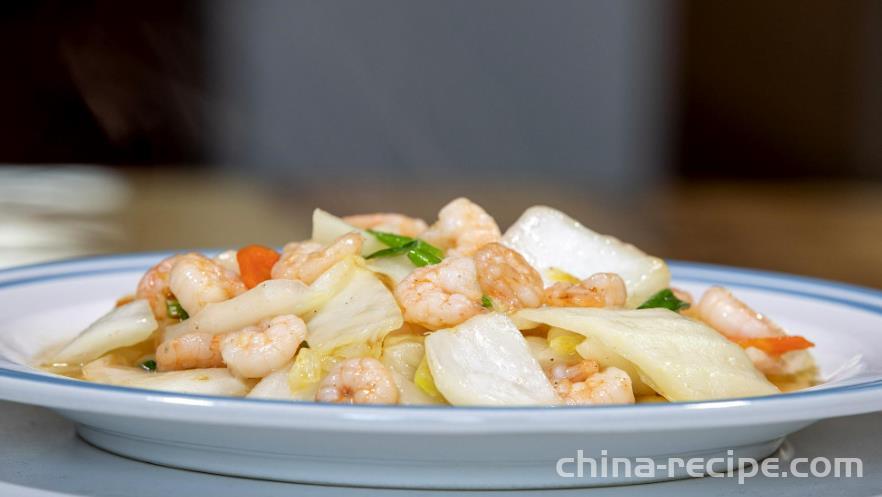 The method of stir frying shrimp with Chinese cabbage