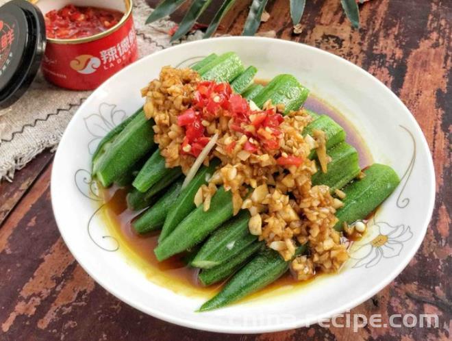 The method of chopping pepper, garlic, and okra