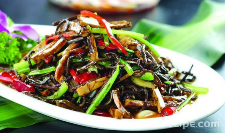 The method of stir frying monkey leg meat