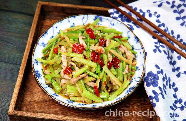 The method of stir frying celery with shredded meat