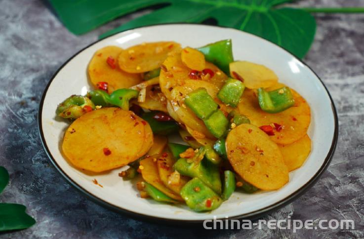 The method of braised potato slices