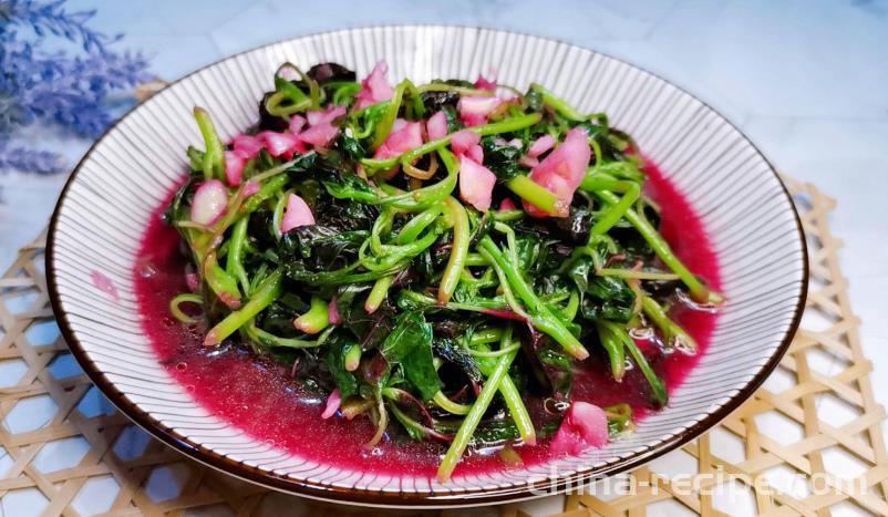 The method of stir frying amaranth with vegetarian ingredients