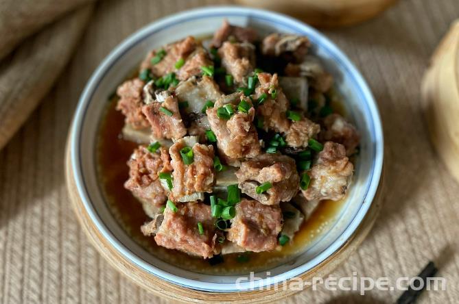 The method of steaming pork ribs with taro