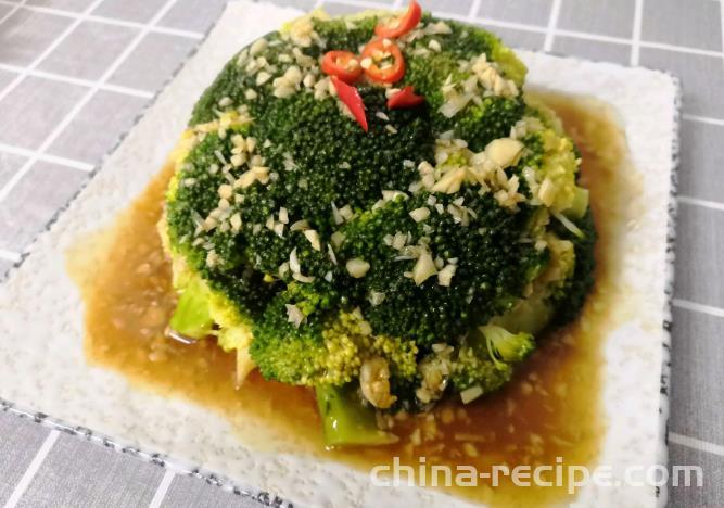 The method of making broccoli with oyster sauce