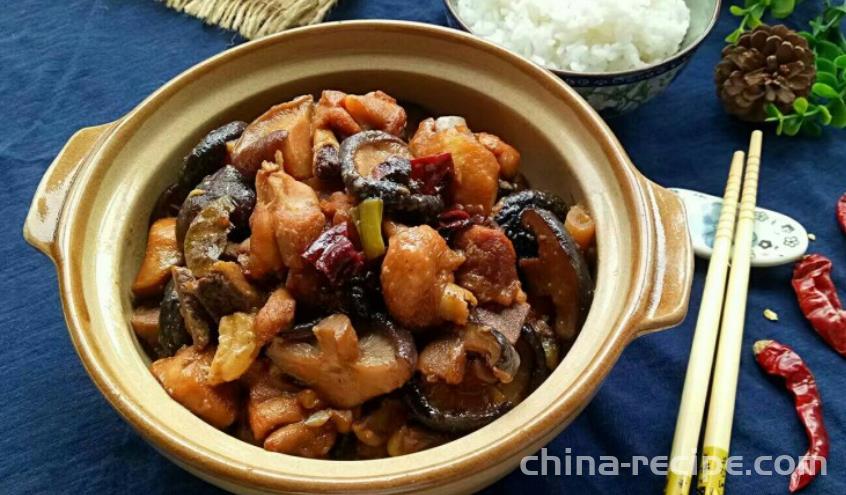 The method of stewing chicken legs with mushrooms