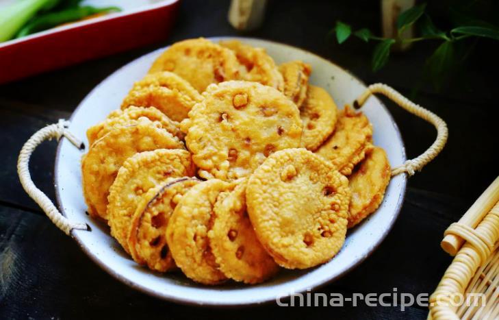 The method of frying lotus root boxes