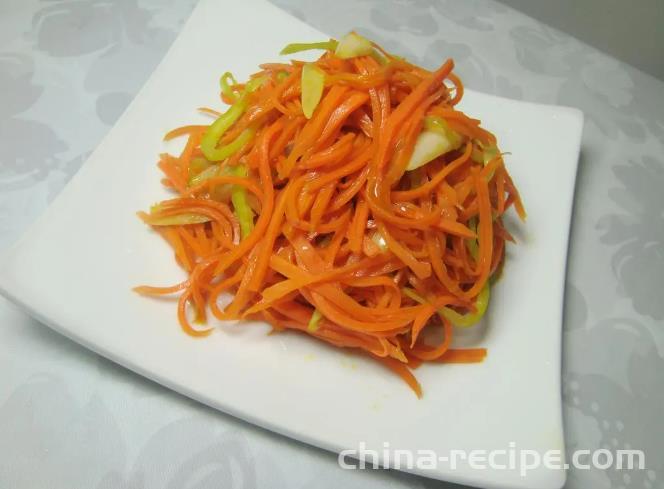 The method of stir frying carrots with vegetables