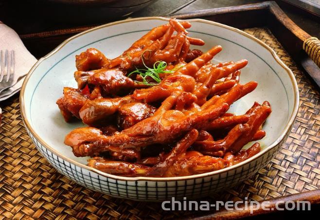 The method of braised chicken feet