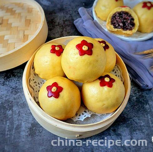 The method of making corn sweet bean buns