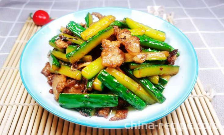 The method of stir frying cucumber meat