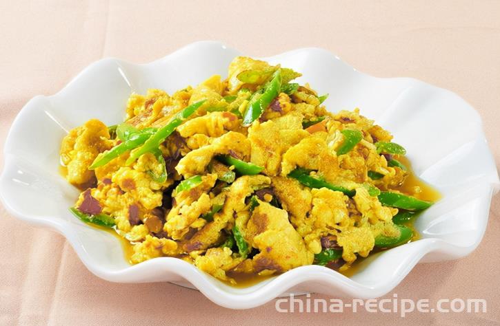 The method of stir frying chili and egg with sauce