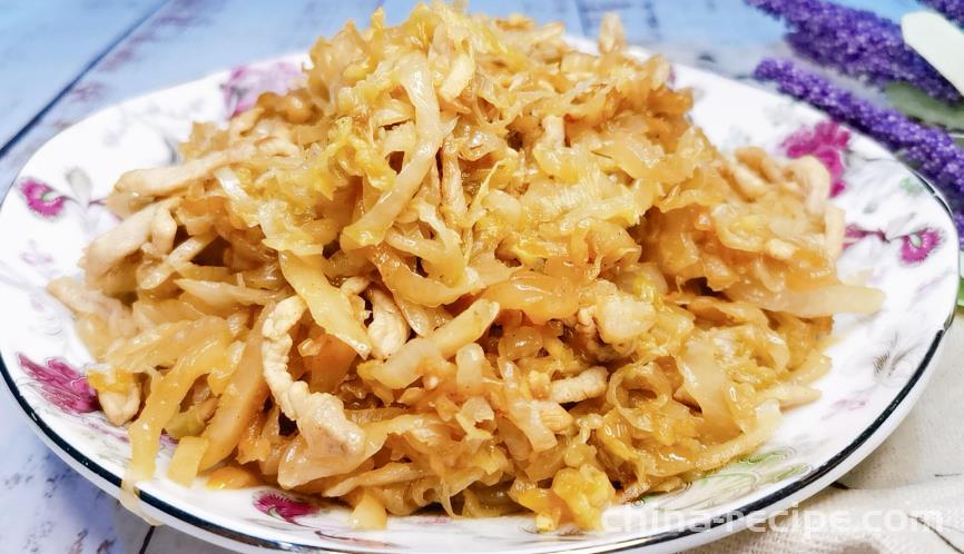 How to stir fry meat with pickled Chinese cabbage