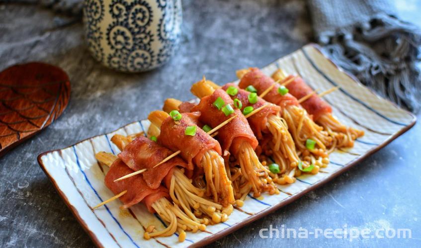 The recipe for pan frying bacon and enoki rolls