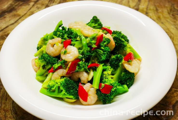 The method of stir frying shrimp with broccoli