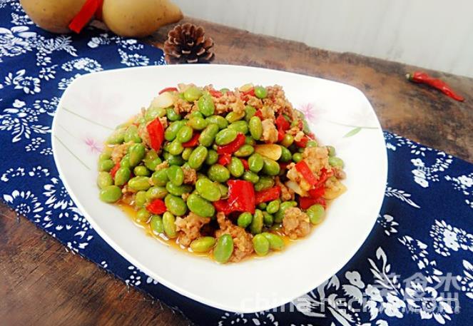 The method of stir frying edamame with minced meat