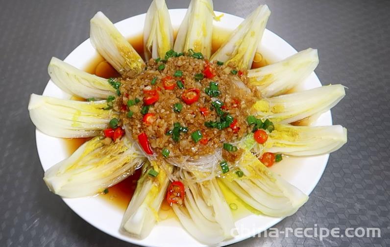 The method of steaming baby bok choy with garlic vermicelli