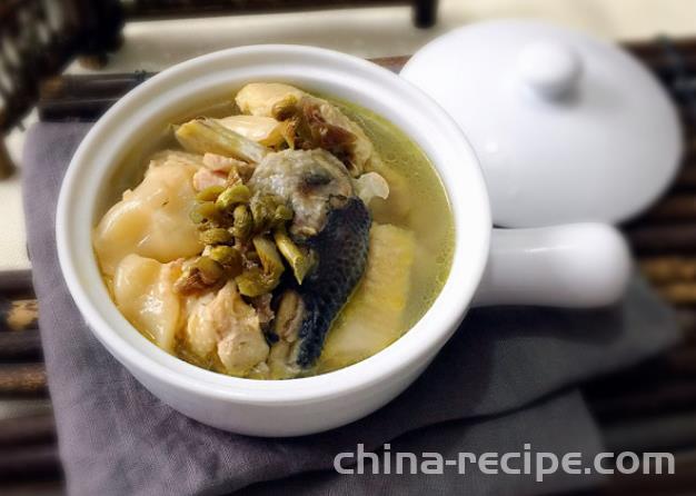 The method of stewing chicken with Dendrobium officinale