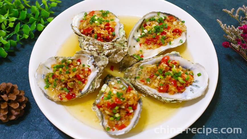 The method of steaming oysters with garlic aroma