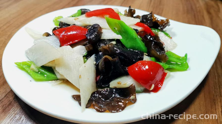 The method of stir frying yam with black fungus