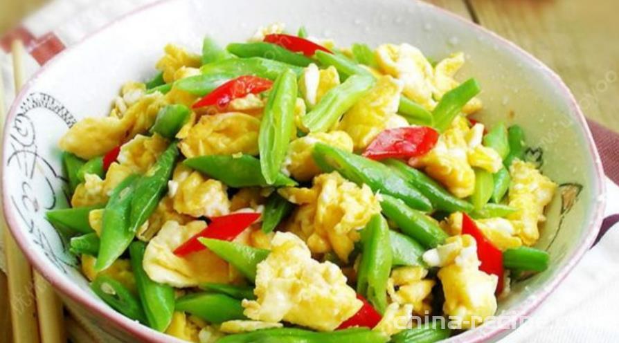 The method of stir frying green beans with eggs