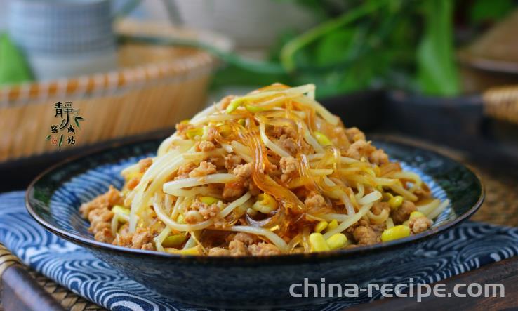 The method of stir frying vermicelli with soybean sprouts