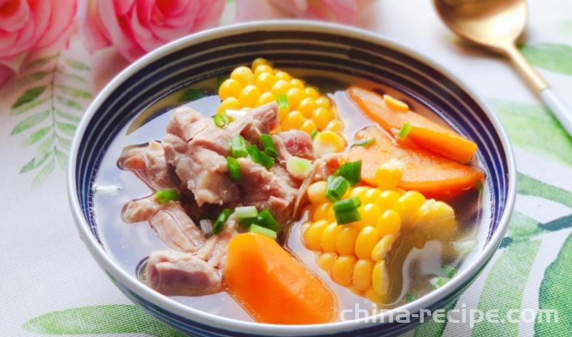 Preparation of Cantonese style Carrot Corn Fan Bone Soup