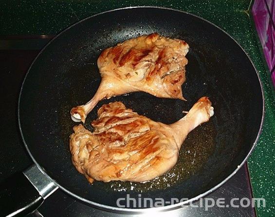 Follow the recipe of burning duck legs