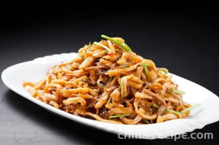 The method of stir frying shredded pork with pickled radish