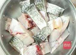 香辣脆酥炸鱼块的做法图解1