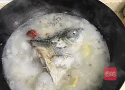 酸味鱼头汤（不爱吃饭的儿童首选）的做法图解3