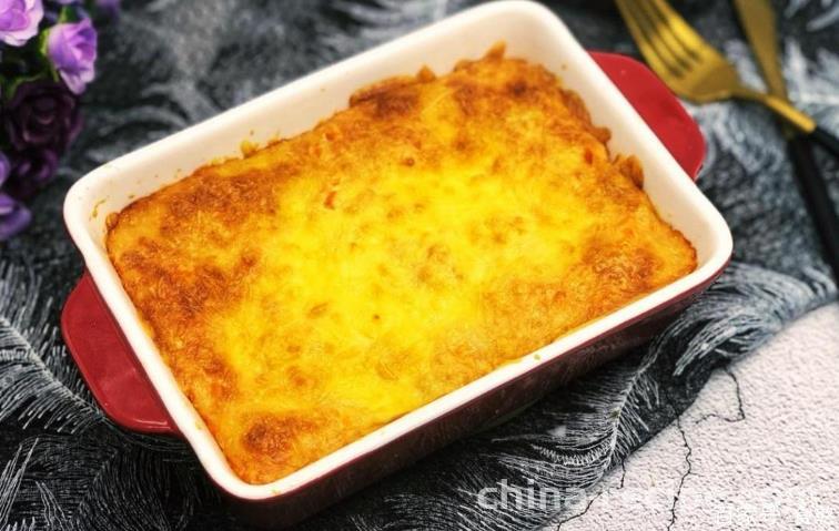 The method of baking sweet potatoes with cheese