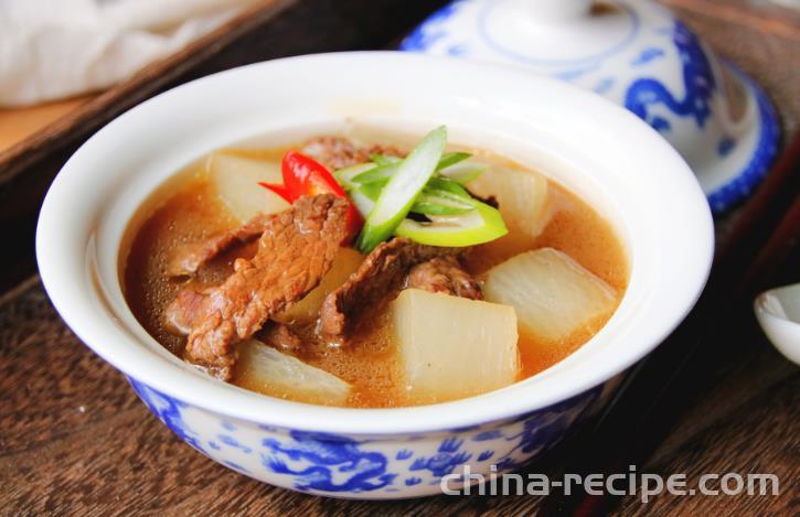 The method of stewing beef with radish