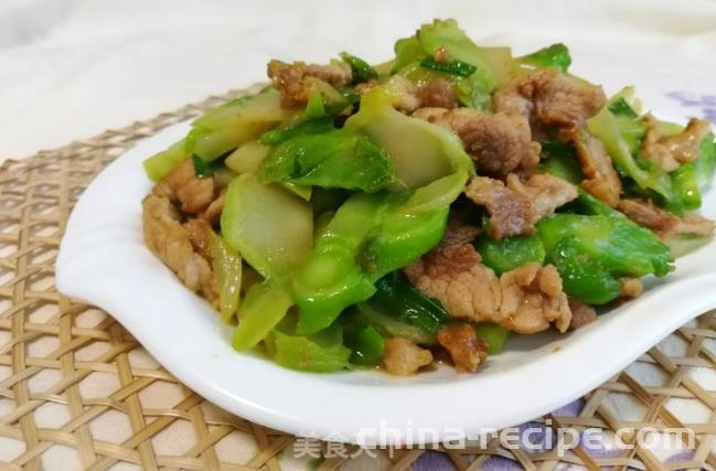 The method of stir frying pork slices with children's vegetables