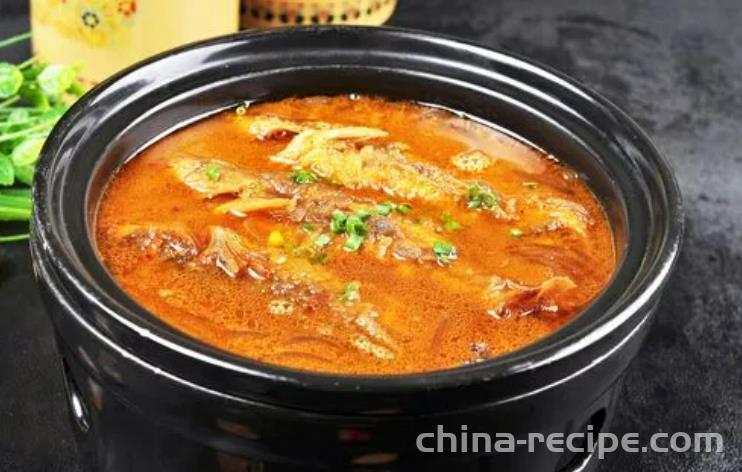 The recipe for stewed yellow croaker with tomatoes