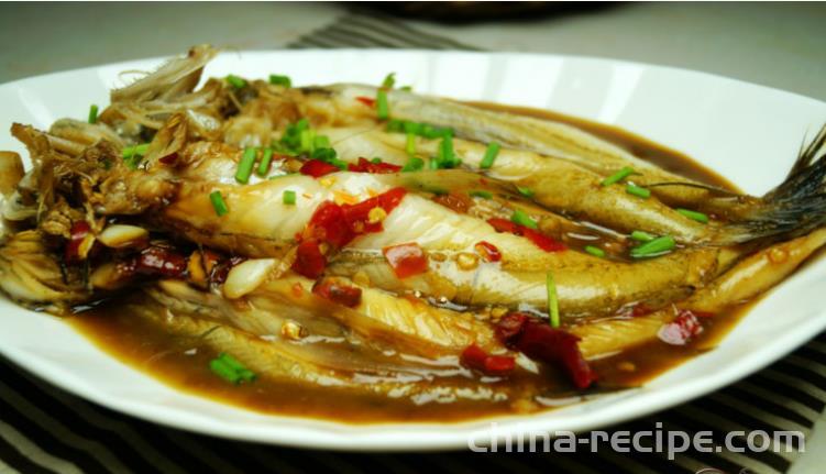 The method of braised dragon head fish