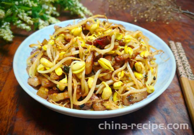 The method of stir frying meat with soybean sprouts