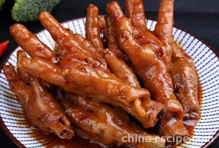 The recipe for sauce flavored chicken feet