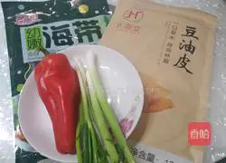 凉拌豆油皮海带丝的做法图解1