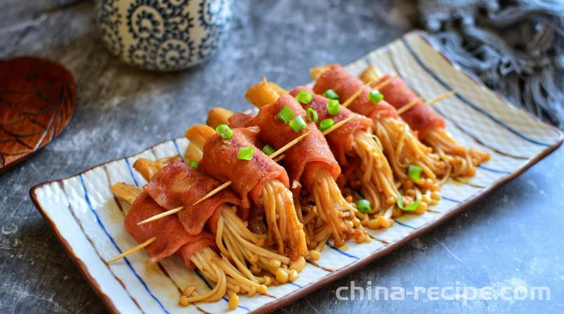 The recipe for bacon and enoki mushrooms