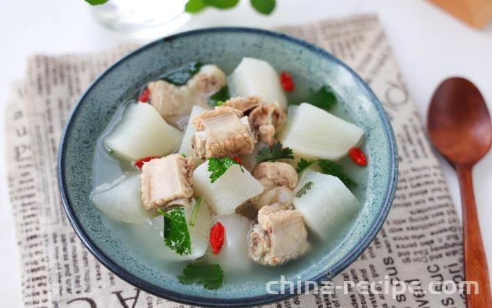 The recipe for white radish and pork rib soup