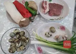 杏鲍菇炒肉丸与鹌鹑蛋的做法图解1