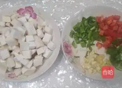 杏鲍菇炒肉丸与鹌鹑蛋的做法图解3