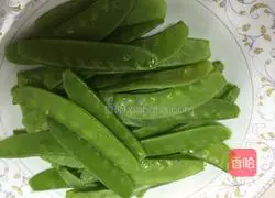 素炒荷兰豆的做法图解1