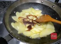 蒜蓉炒土豆的做法图解5