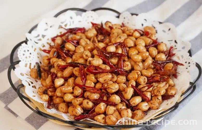 The method of making crispy peanuts for a crispy alcoholic