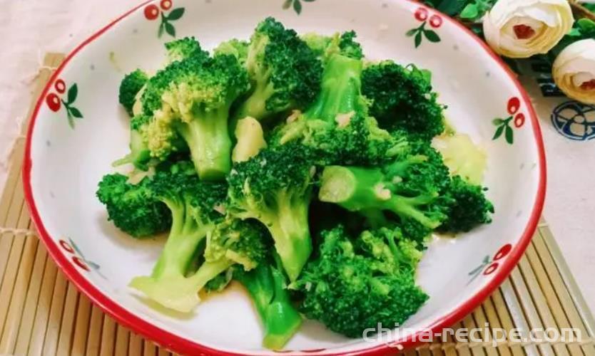 The recipe for garlic paste and broccoli