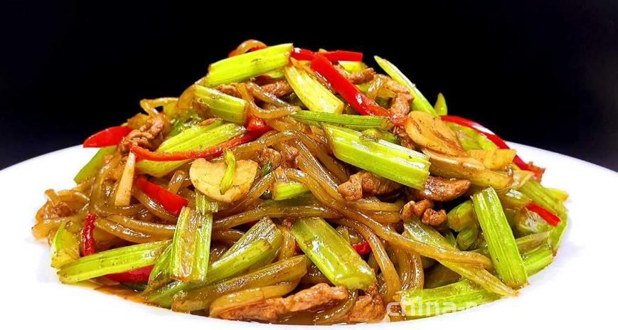 The method of stir frying celery with vermicelli strips