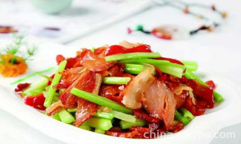 The method of stir frying celery with preserved meat