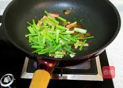 腊肉炒芹菜的做法图解5